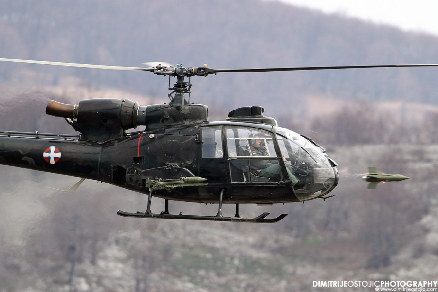 Aerospatiale (Soko) SA-342L GAMA (Gazelle) firing SA-3 / 9M14M Malyutka missile